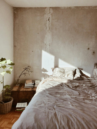 Bedroom with bed and decorations 